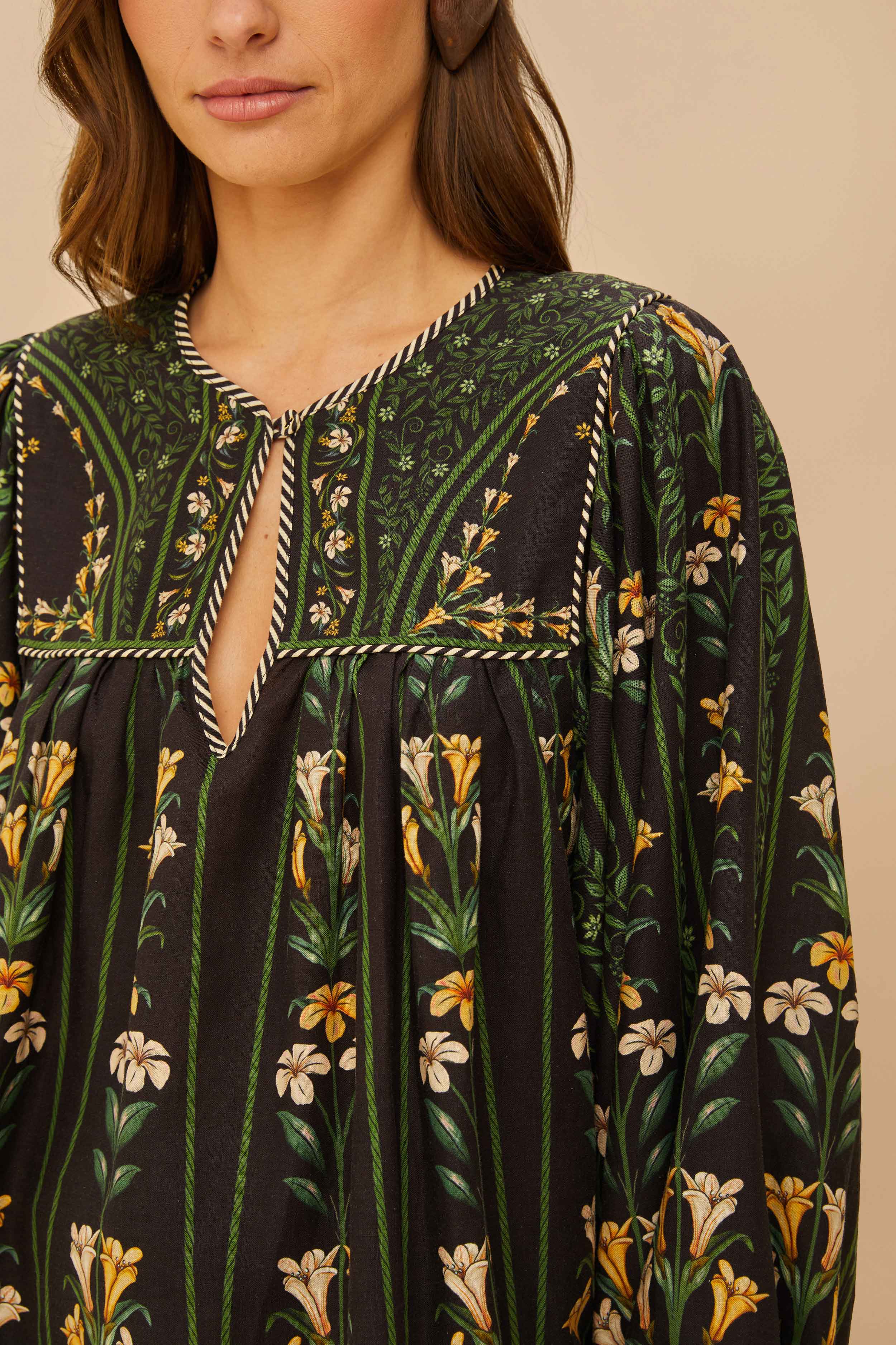 Black Flowers Arch LENZING™ ECOVERO™ Euroflax™ Blouse - Image 2